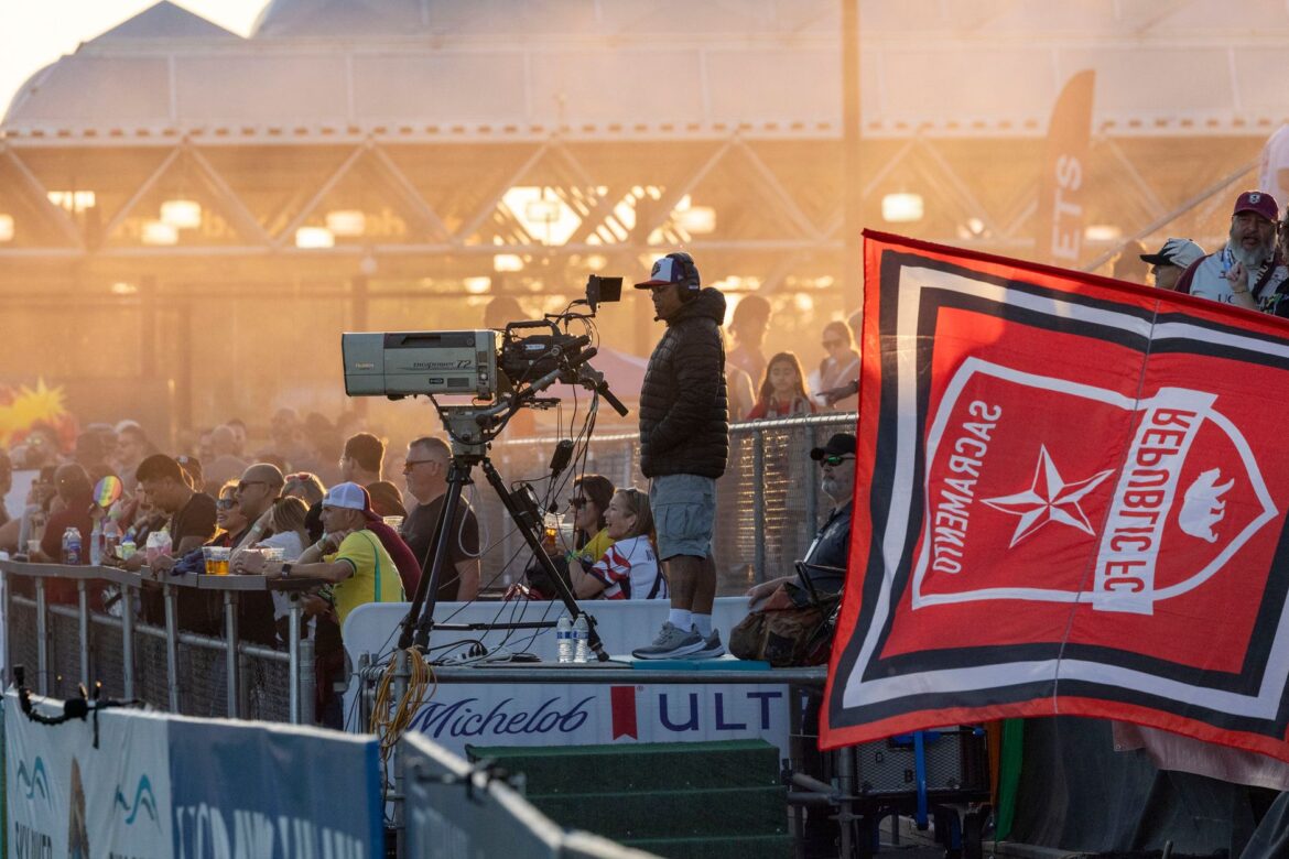 Kaip tinkamai reaguoti į sporto naujienas socialiniuose tinkluose neįžeidžiant kitų sirgalių